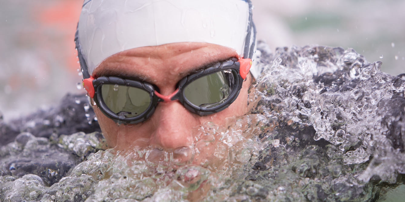 Vasco swimming in Zoggs Goggles